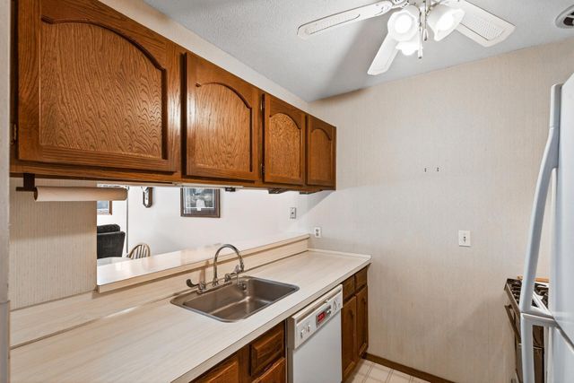 6042 Golden Valley Road, Golden Valley, MN 55422