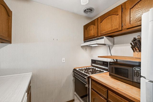 6042 Golden Valley Road, Golden Valley, MN 55422