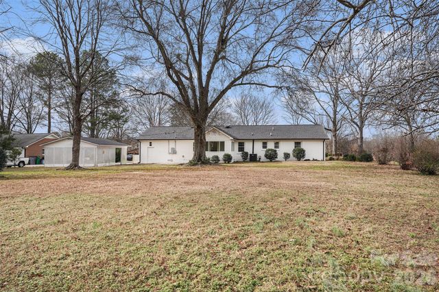 8616 Fallsdale Drive, Charlotte, NC 28214