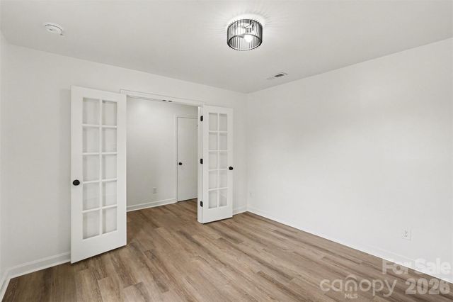 8616 Fallsdale Drive, Charlotte, NC 28214