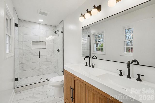 8616 Fallsdale Drive, Charlotte, NC 28214