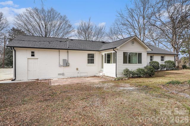 8616 Fallsdale Drive, Charlotte, NC 28214