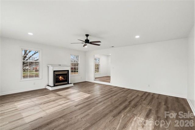 8616 Fallsdale Drive, Charlotte, NC 28214