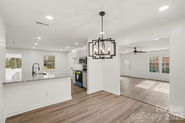 8616 Fallsdale Drive, Charlotte, NC 28214