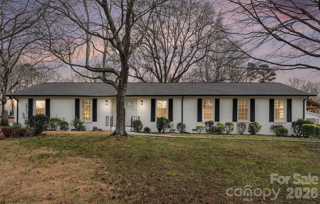 8616 Fallsdale Drive, Charlotte, NC 28214