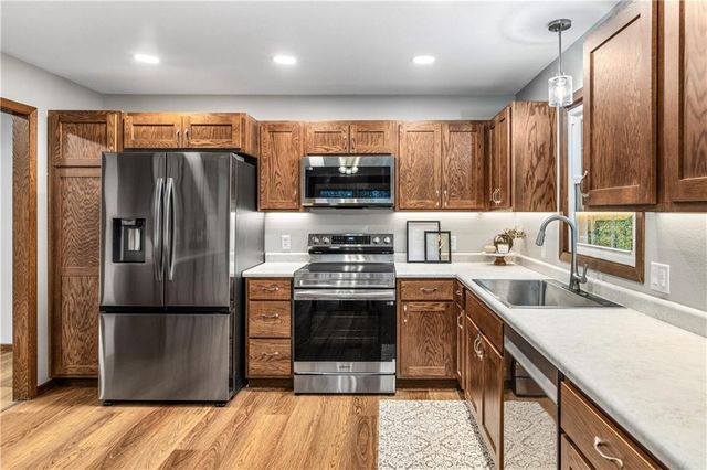 2950 E Benrud Lane, Eau Claire, WI 54701