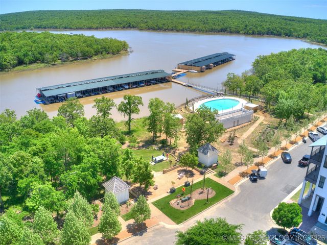 131 Lower Greenway, Carlton Landing, OK 74432