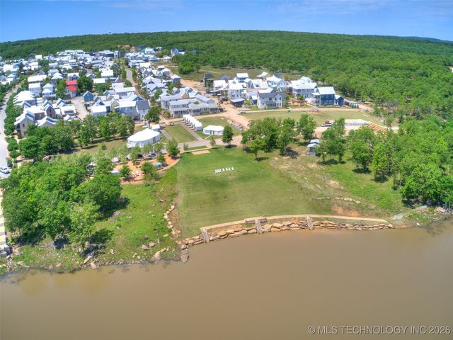 131 Lower Greenway, Carlton Landing, OK 74432