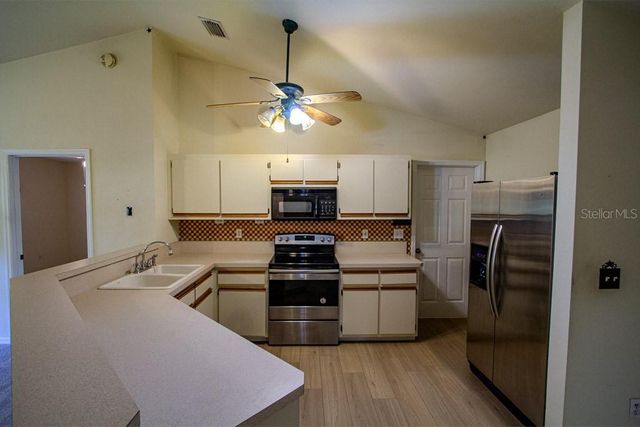 4002 SW COUNTY ROAD 18, Fort White, FL 32038