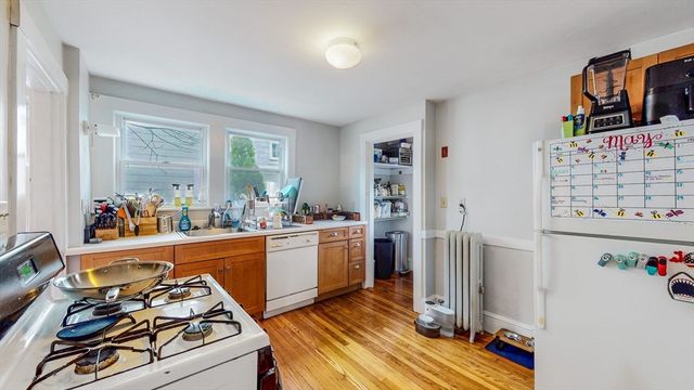 9 Fairview Ave, Watertown, MA 02472