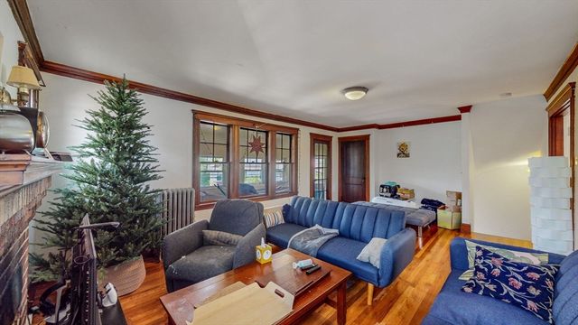 9 Fairview Ave, Watertown, MA 02472