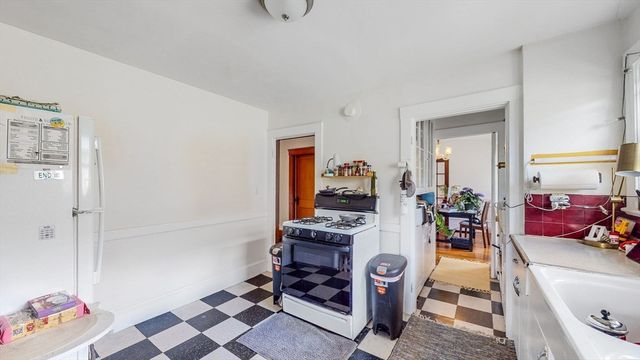 9 Fairview Ave, Watertown, MA 02472