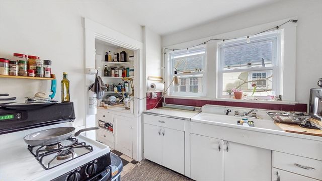 9 Fairview Ave, Watertown, MA 02472