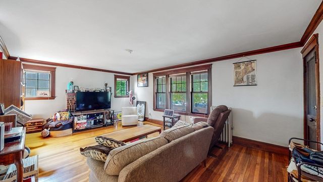 9 Fairview Ave, Watertown, MA 02472