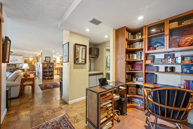 40 Village Rd 1006, Middleton, MA 01949