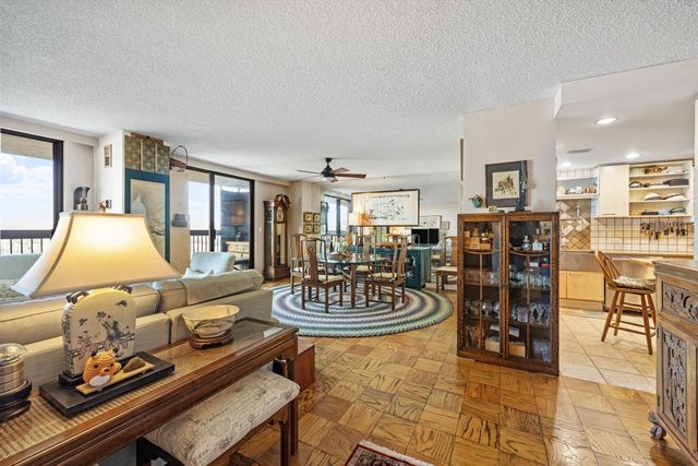 40 Village Rd 1006, Middleton, MA 01949