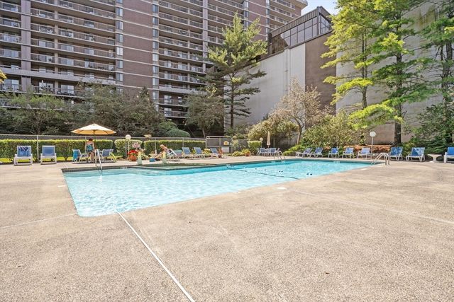 40 Village Rd 1006, Middleton, MA 01949