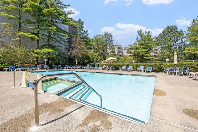 40 Village Rd 1006, Middleton, MA 01949