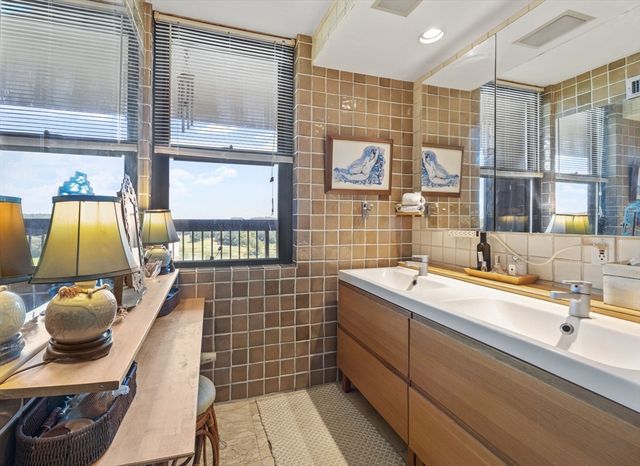 40 Village Rd 1006, Middleton, MA 01949