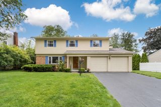 6835 Bowerman Street E, Worthington, OH 43085