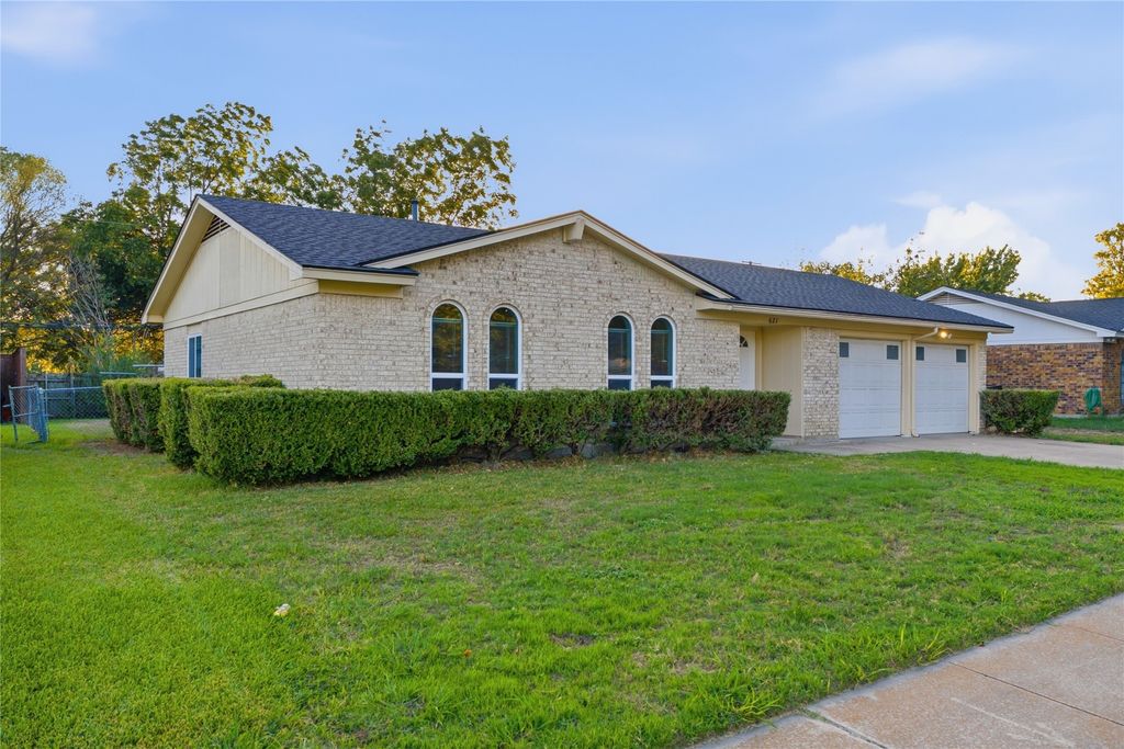 621 NW Barbara Lane, Burleson, TX 76028 — photo 3