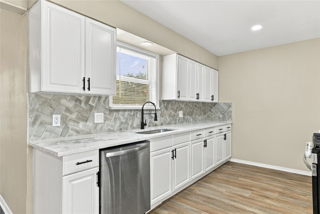 621 NW Barbara Lane, Burleson, TX 76028 — photo 4