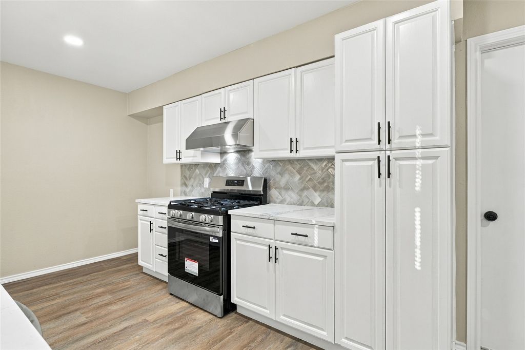 621 NW Barbara Lane, Burleson, TX 76028 — photo 5