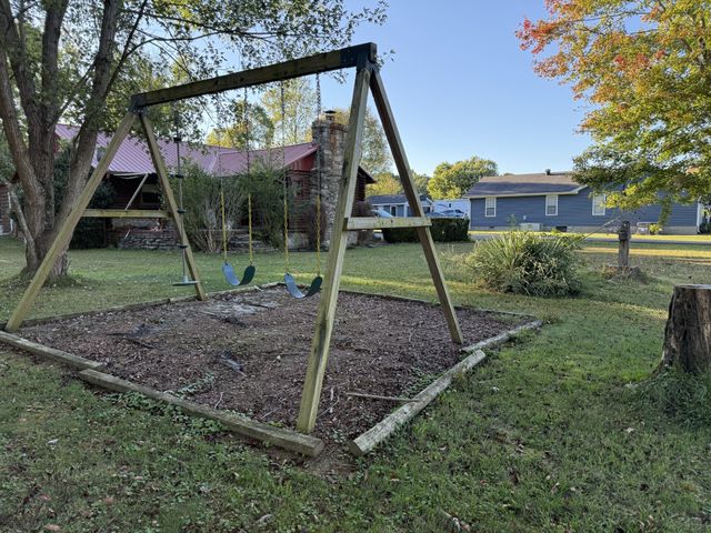 1408 Sue Ann Ln, Lafayette, TN 37083