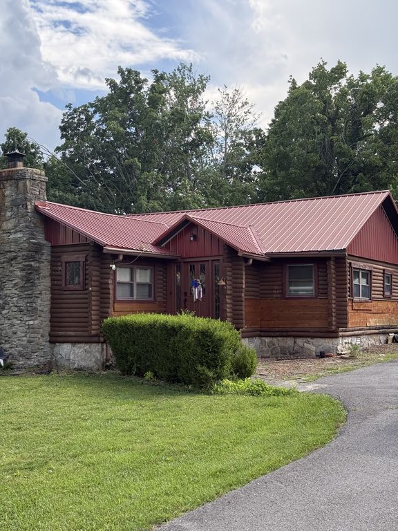 1408 Sue Ann Ln, Lafayette, TN 37083