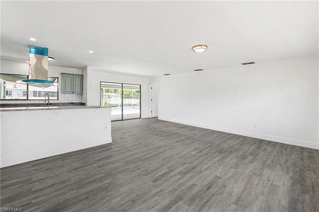 10300 McGregor BLVD, Fort Myers, FL 33919