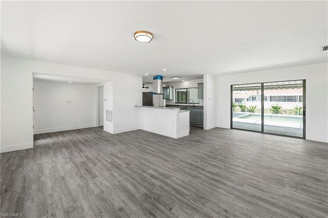 10300 McGregor BLVD, Fort Myers, FL 33919