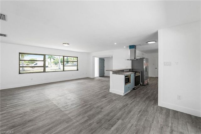 10300 McGregor BLVD, Fort Myers, FL 33919