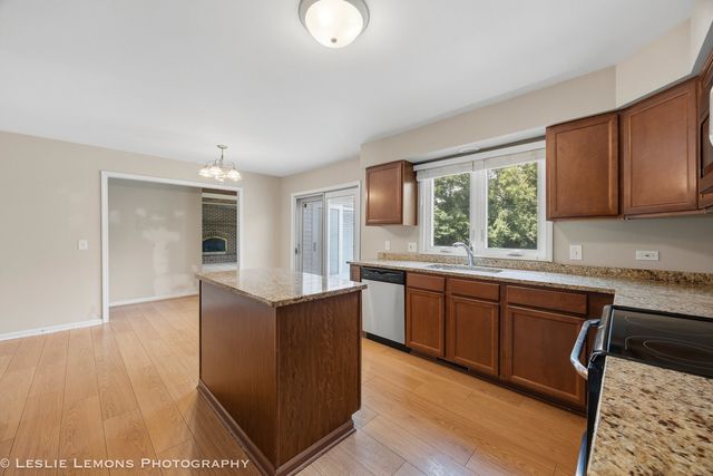 859 Evergreen Avenue, Glen Ellyn, IL 60137