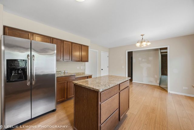 859 Evergreen Avenue, Glen Ellyn, IL 60137