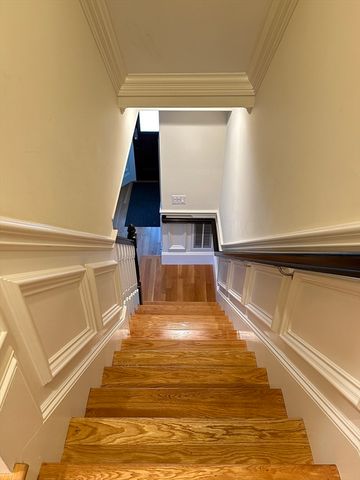 191 Newtonville Ave 191, Newton, MA 02458