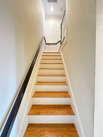 191 Newtonville Ave 191, Newton, MA 02458