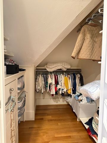 191 Newtonville Ave 191, Newton, MA 02458