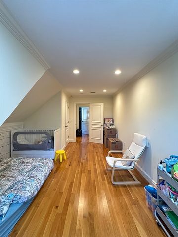 191 Newtonville Ave 191, Newton, MA 02458