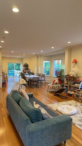 191 Newtonville Ave 191, Newton, MA 02458