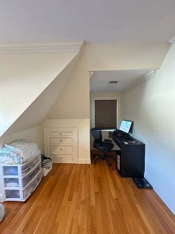 191 Newtonville Ave 191, Newton, MA 02458