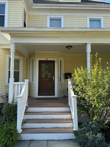 191 Newtonville Ave 191, Newton, MA 02458