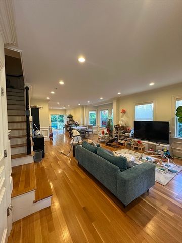 191 Newtonville Ave 191, Newton, MA 02458