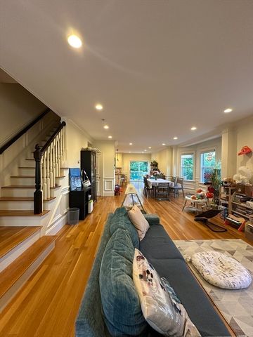 191 Newtonville Ave 191, Newton, MA 02458