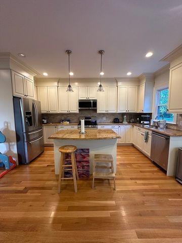 191 Newtonville Ave 191, Newton, MA 02458