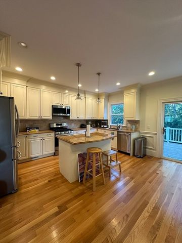 191 Newtonville Ave 191, Newton, MA 02458