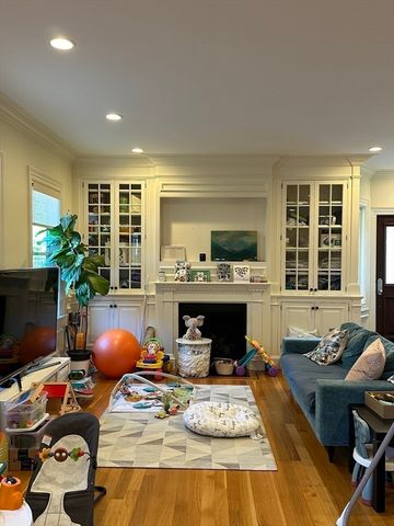 191 Newtonville Ave 191, Newton, MA 02458