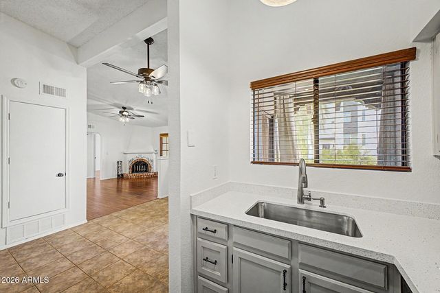 7300 N DREAMY DRAW Drive 211, Phoenix, AZ 85020