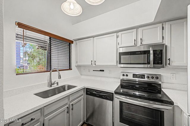 7300 N DREAMY DRAW Drive 211, Phoenix, AZ 85020