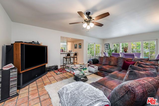 3004 Laurel Canyon Boulevard, Studio City (los Angeles), CA 91604