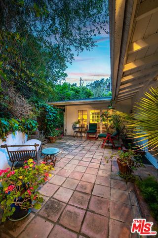 3004 Laurel Canyon Boulevard, Studio City (los Angeles), CA 91604